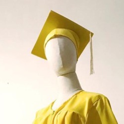 Шапочка выпускника жёлтая